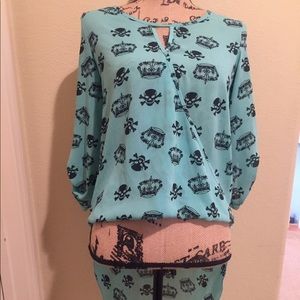 Green crown and skull top